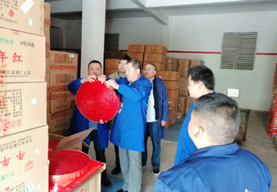畢節市市場監管局赴大方縣開展危化品及煙花爆竹安全監管專項檢查，強化日用雜品銷售環節安全責任